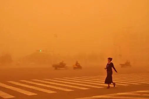 強沙塵天氣對我國環(huán)境空氣質(zhì)量帶來嚴重影響，空氣質(zhì)量監(jiān)測站大有用處！
